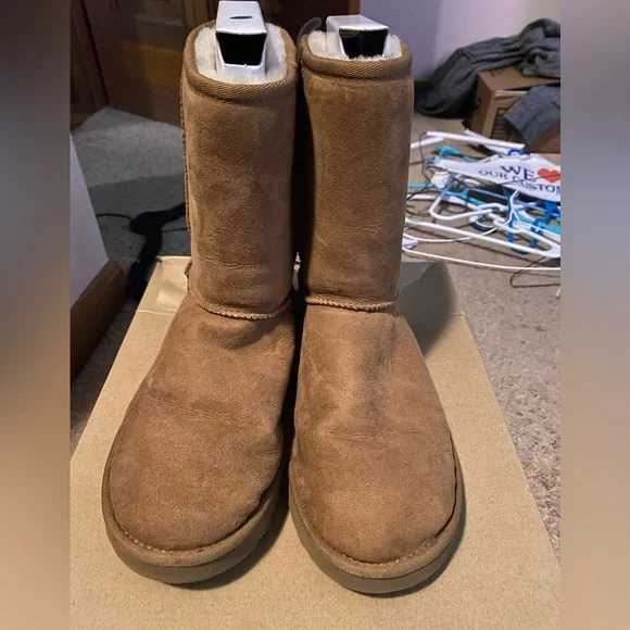 uggs - Picture 2 of 7